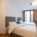 Isard Homes & Spa By Select Rentals