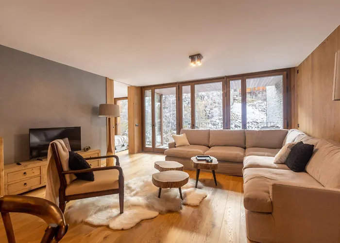Isard Homes & Spa By Select Rentals